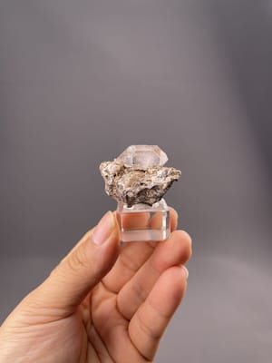 Herkimer-style quartz crystal from Daocheng, Sichuan Province, China