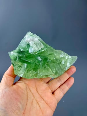 Fluorite penetration twin from Xianghuapu Mine, Hunan