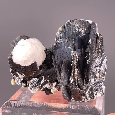 Cassiterite and calcite cluster from Yaogangxian Mine