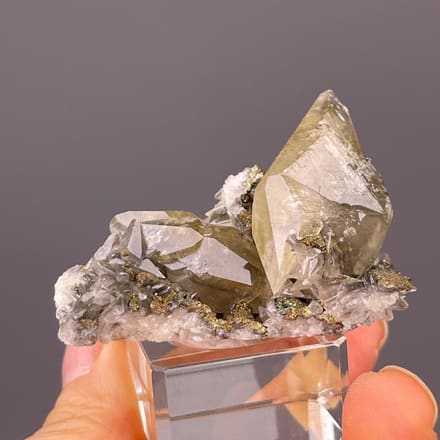 Front view of double-terminated bicolor calcite from Hubei