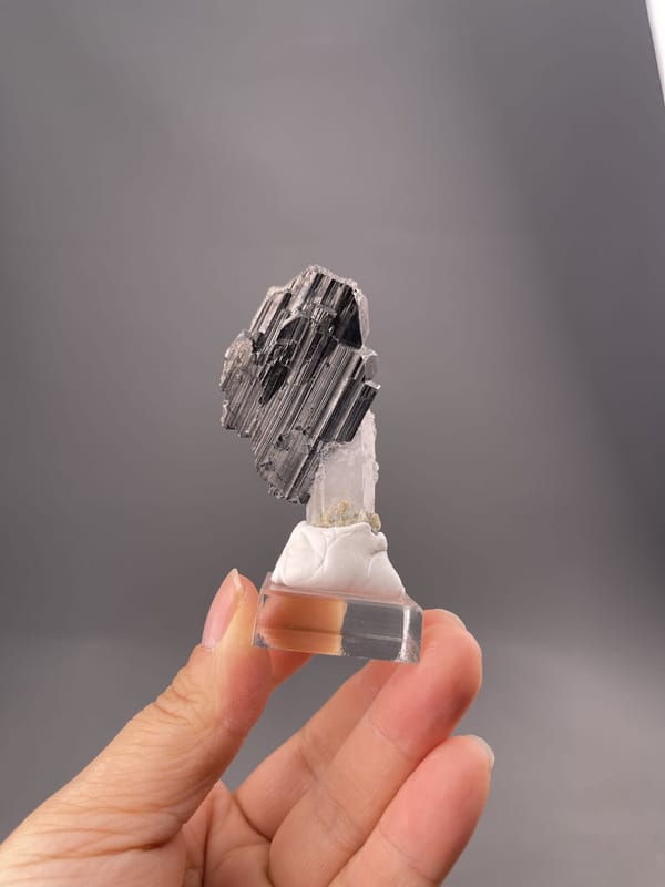 Black columnar cassiterite crystal with striations, Yaogangxian Mine, Hunan