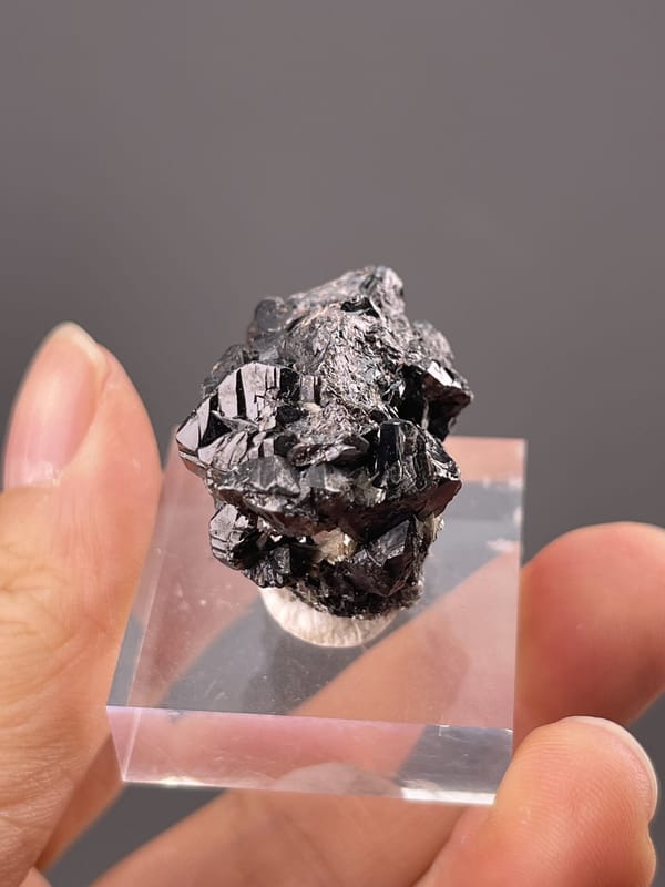 Top view of cassiterite crystal showing octahedral geometry