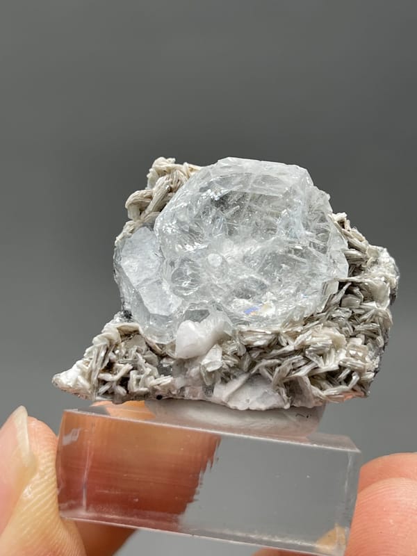 Prismatic aquamarine showing blue colour and hexagonal habit, 1.1 g
