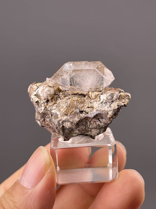 Front view of Daocheng quartz crystal, 15×13×12 mm, excellent clarity
