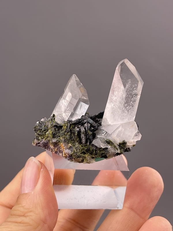 Quartz Crystals from Maoniuping, Sichuan – close-up of crystal surface