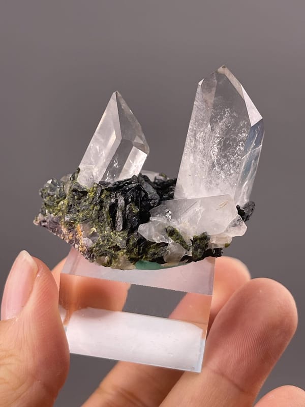 Quartz Crystals from Maoniuping, Sichuan – scale reference view