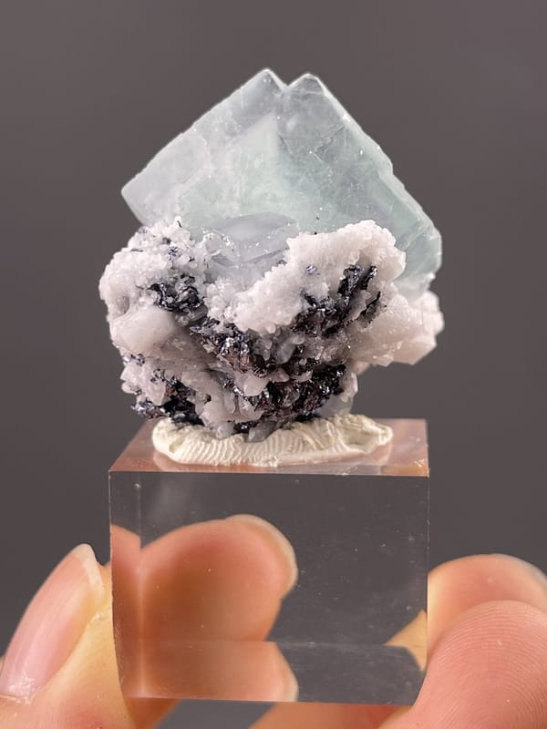Side view showing pseudocubic quartz geometry, Yaogangxian Mine