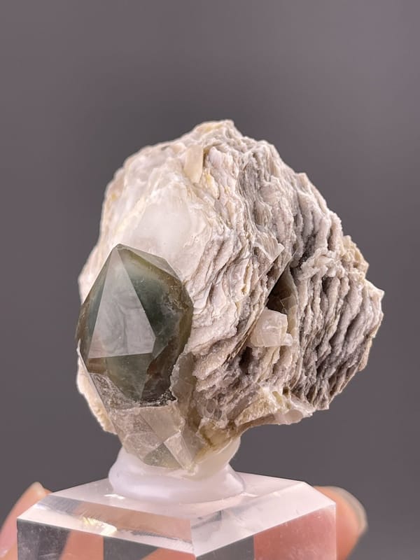 SiO₂ trigonal quartz, Mohs 7, green prismatic, Maharashtra India