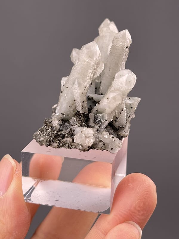 Side view of green screw quartz showing full twisted length