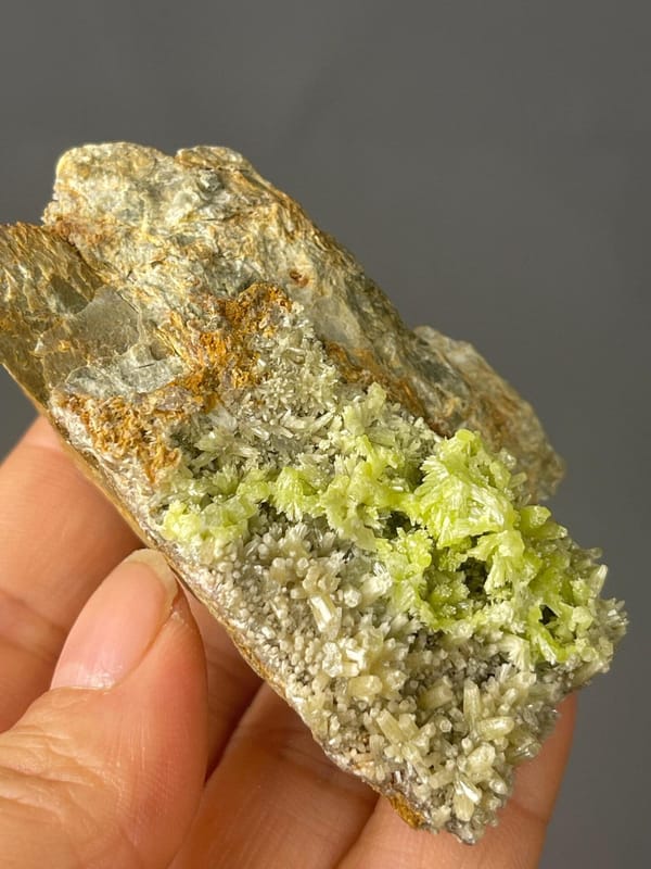 Adamantine luster on pyromorphite crystal faces