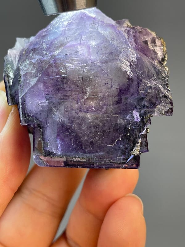 Side view of twin fluorite showing intergrowth