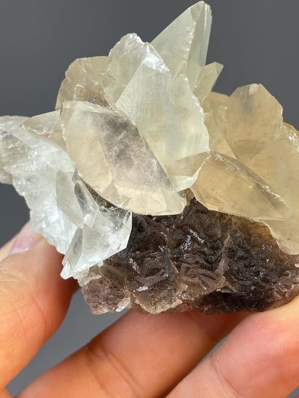 Full view of flower-form calcite Hunan specimen