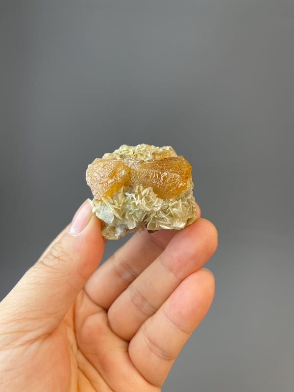 CaWO₄ tetragonal scheelite with twinned octahedral crystal habit