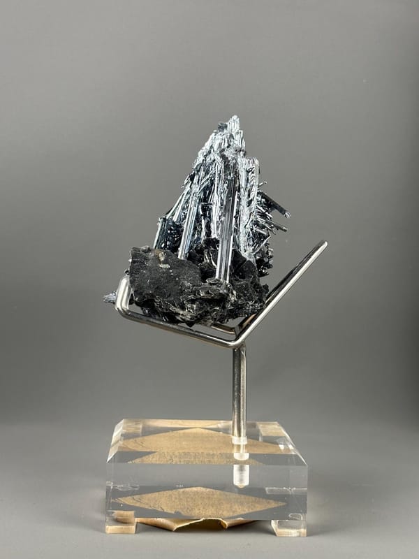 Side view of large stibnite needle crystal formation