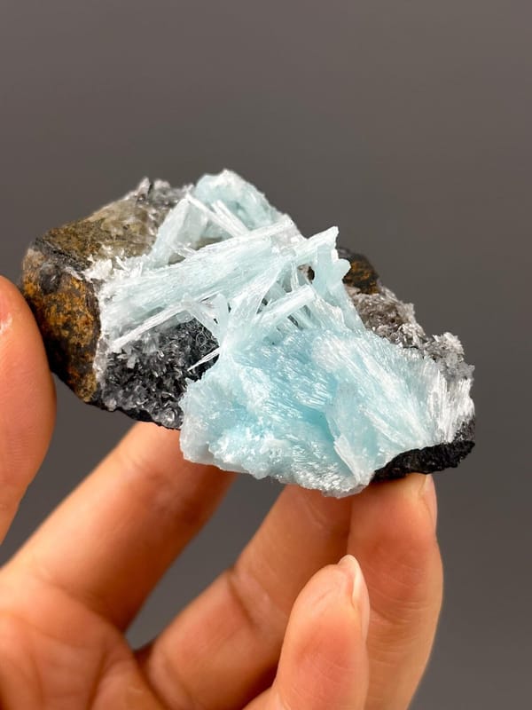 Hemimorphite host rock matrix base