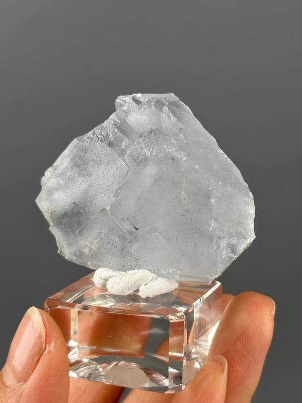 Scale reference of white fluorite blue phantom from Hunan