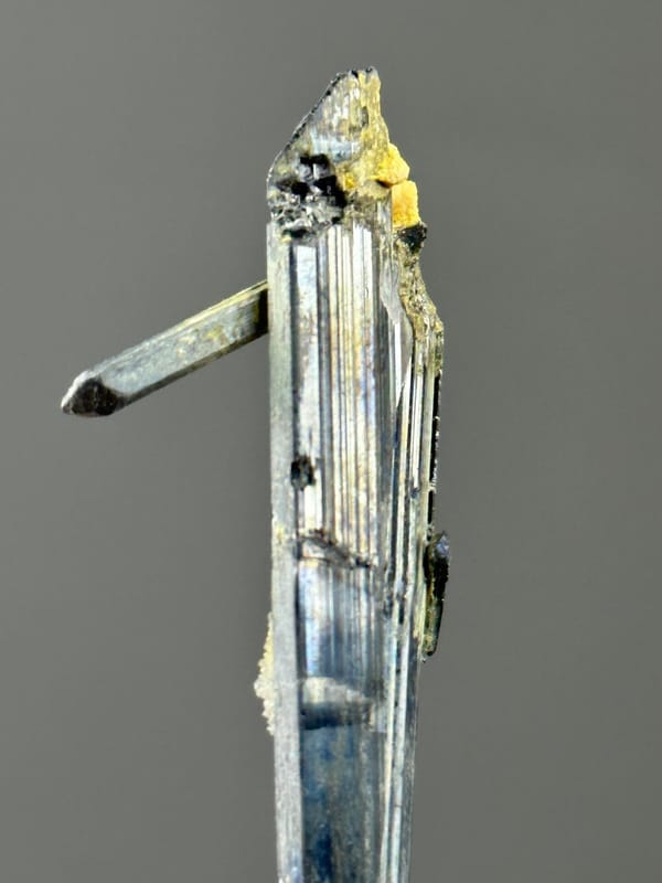 Back view of Hunan stibnite columnar crystal