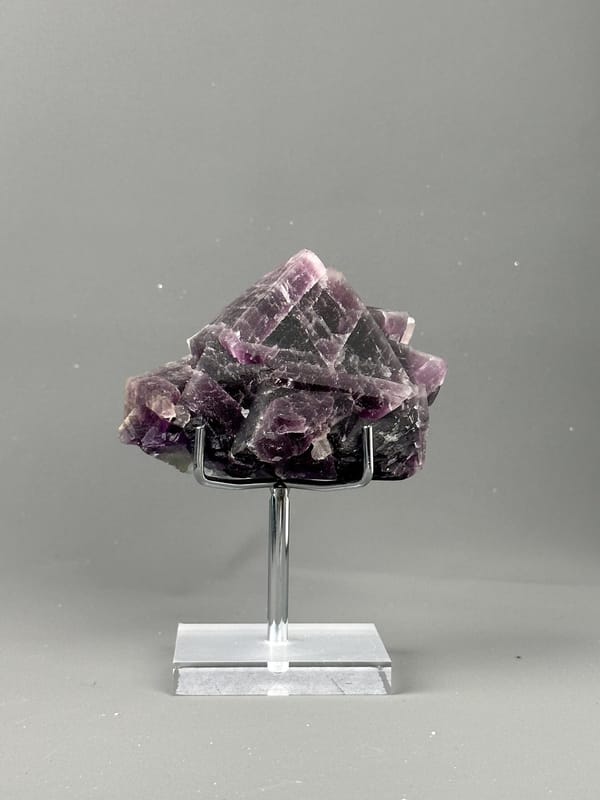Close-up of green fluorescent core in triangular fluorite