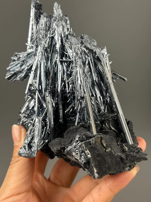 Back view of stibnite needle formation