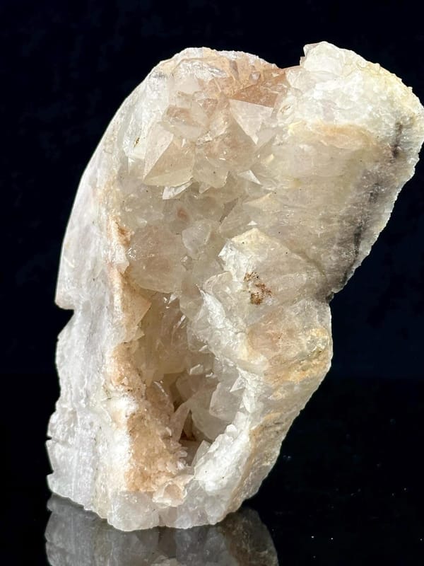 SiO₂ trigonal quartz, Mohs 7, druzy skull, hand-carved, 44 oz