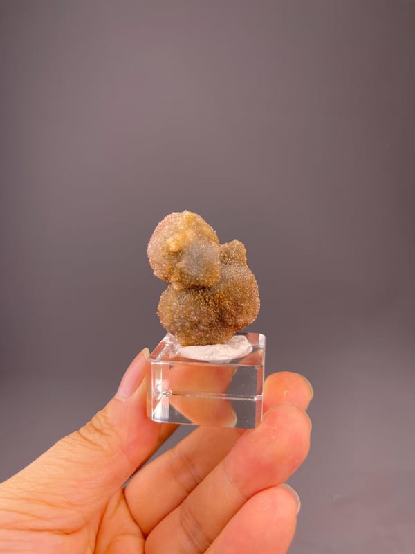 Front view of gypsum flower showing spherical botryoidal form