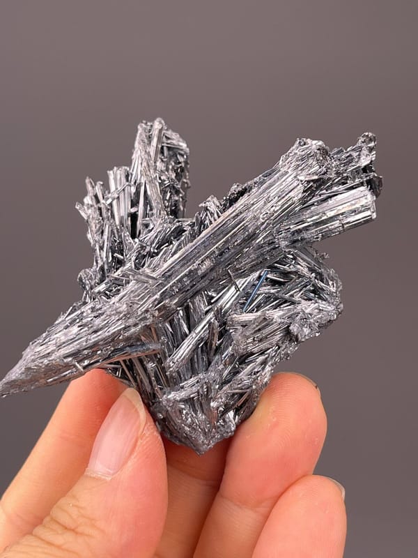 Back view of Hunan acicular stibnite cluster