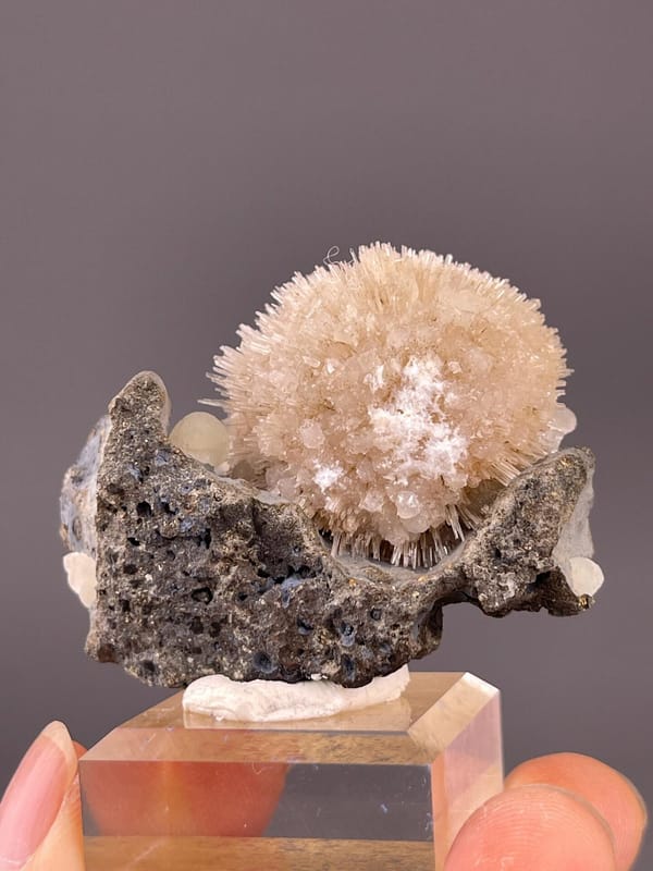 Side view of stilbite-basalt specimen, 2×1×1.5 in, India