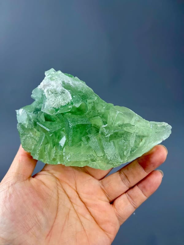 Side view of fluorite penetration twin showing crystal geometry