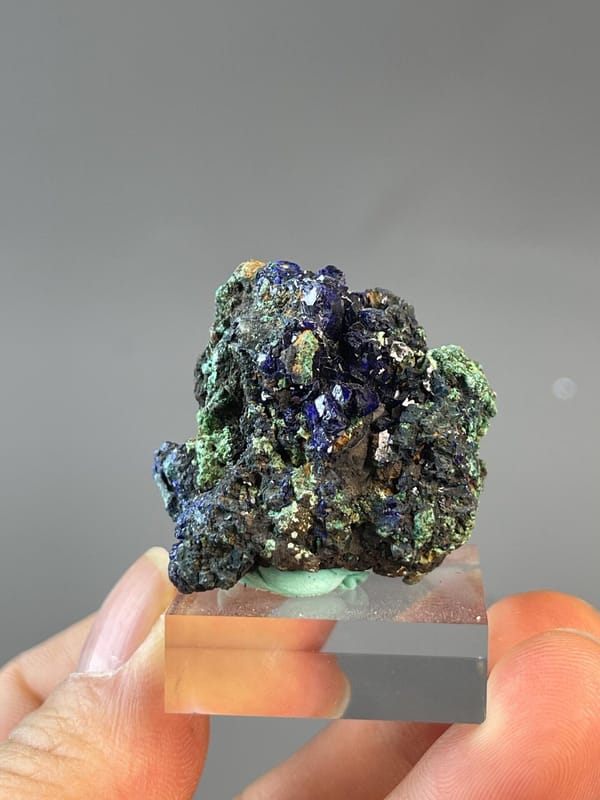 Side view of multicolor iridescent chalcopyrite, Peru