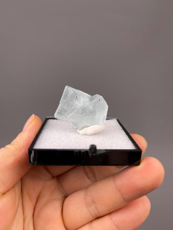 CaF₂ isometric fluorite twin with soft blue coloration