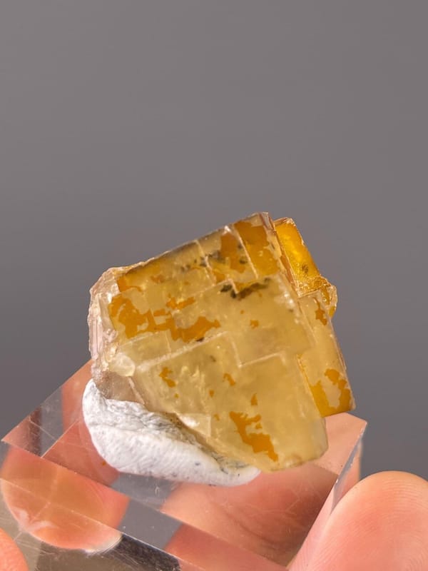 Vitreous luster on yellow fluorite cube faces
