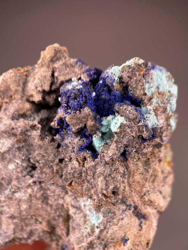 Vitreous luster on malachite and azurite surfaces