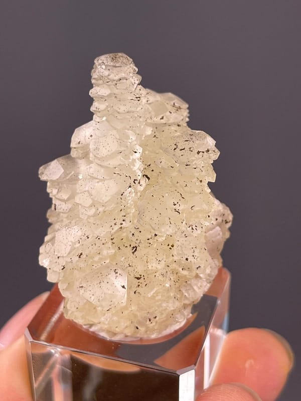 Vitreous luster on smooth calcite tower faces