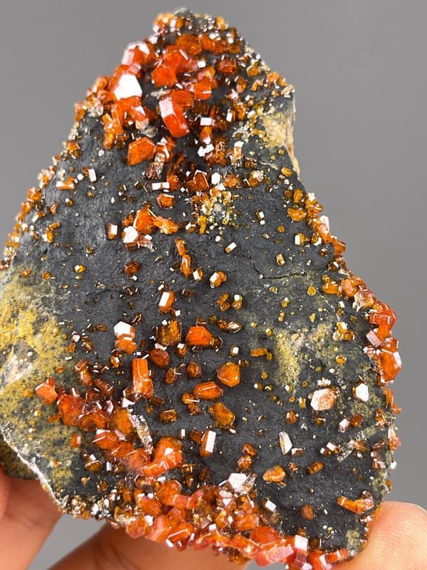 Scale view of 2.7x0.6x2.1 in vanadinite barite specimen