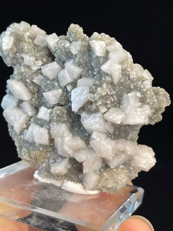 Side view of phantom fluorite on green base, Yaogangxian