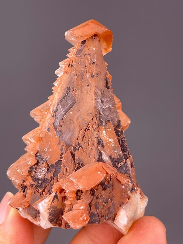 Iron oxide-colored red calcite scalenohedron, Daye