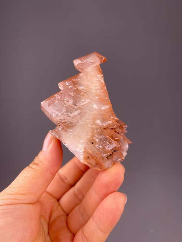 Calcite CaCO3 trigonal scalenohedral red iron oxide, Daye