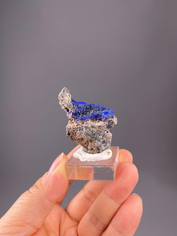 Cu₃(CO₃)₂(OH)₂ monoclinic azurite with brilliant vitreous luster