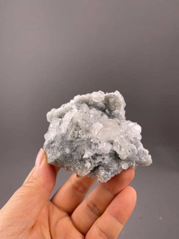 Vibrant pink color of mangano calcite under white light