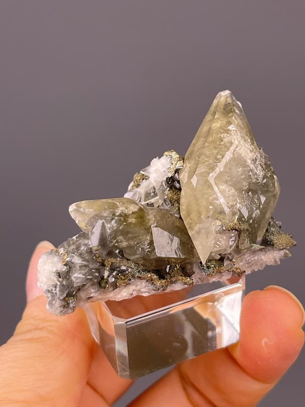 Side view of double-terminated calcite crystal