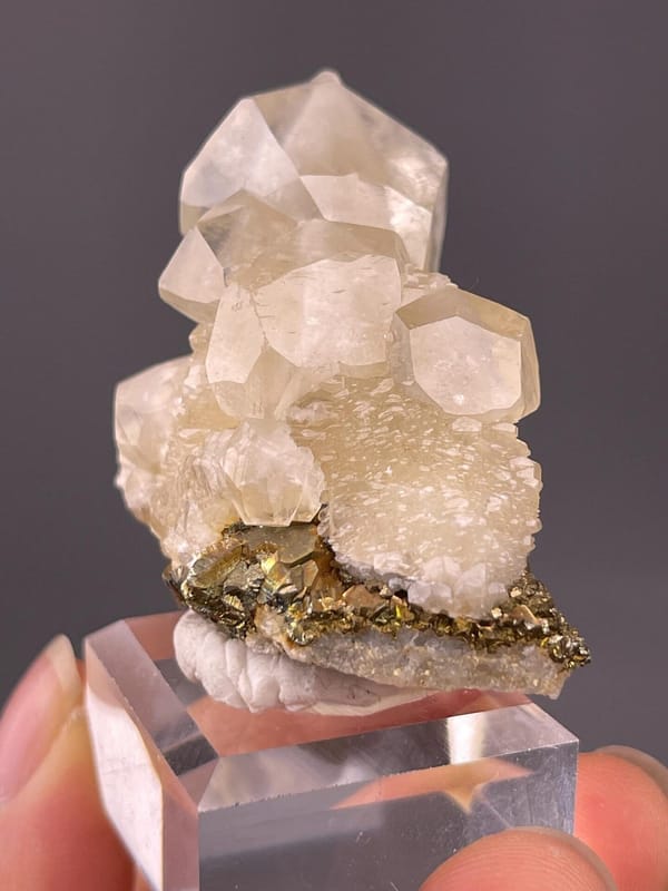 Detail of translucent calcite surface quality on pyrite