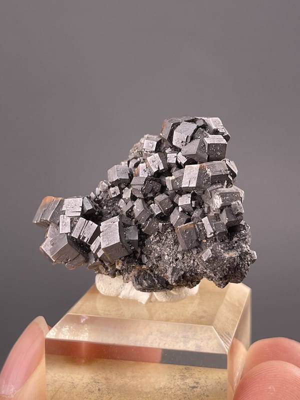 Side view of vanadinite cluster showing hexagonal crystal arrangement