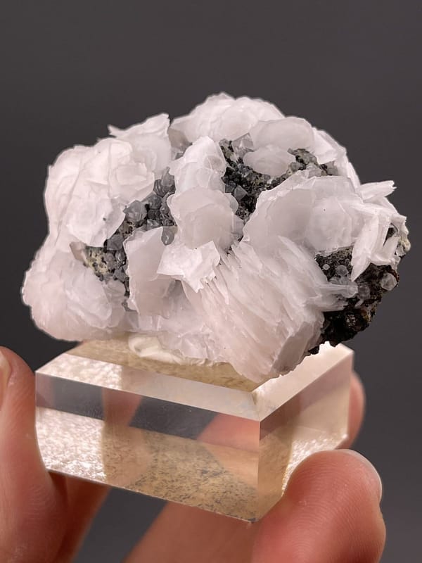 CaCO₃ trigonal calcite, Mohs 3, layered habit, Yaogangxian Mine