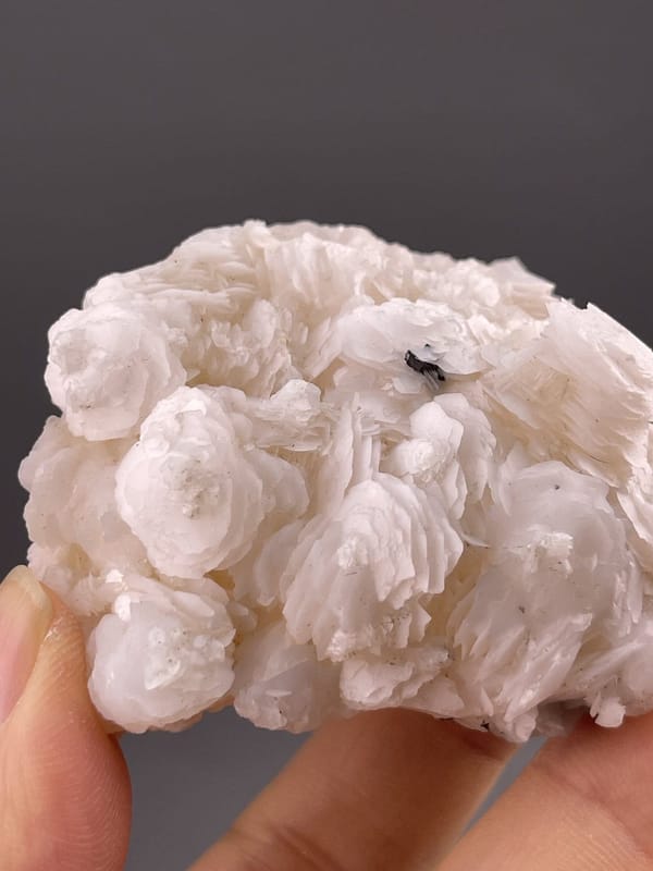 Front view of layered calcite, 26×19×15 mm, Yaogangxian Mine