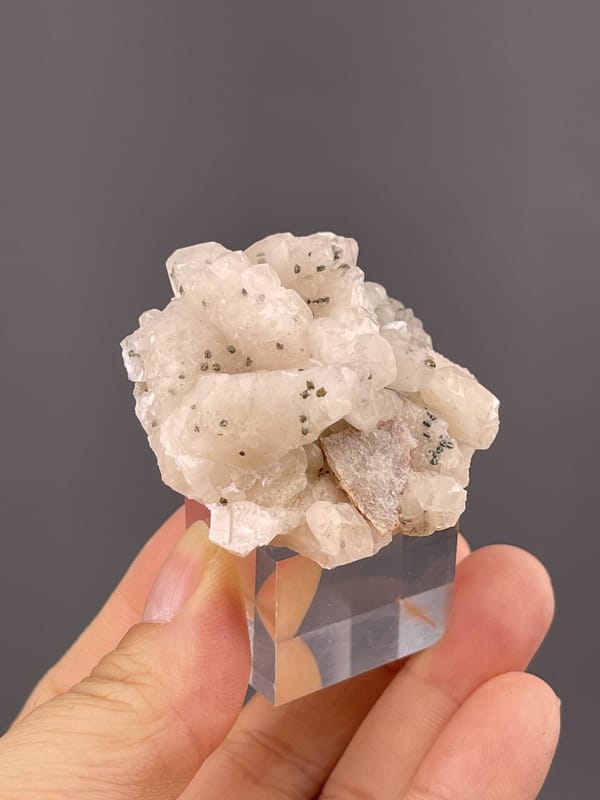 Close-up of calcite showing sheaf crystal arrangement and white colour