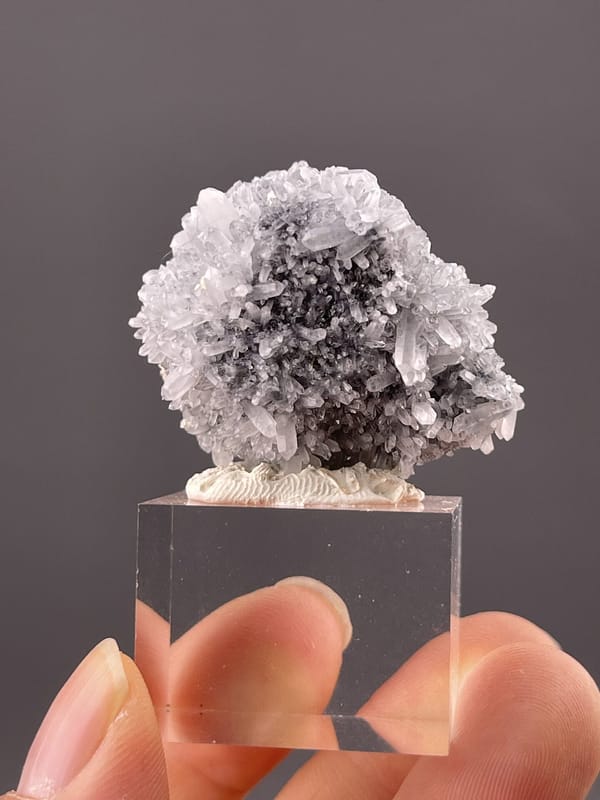 SiO₂ trigonal quartz with botryoidal habit, Mohs 7, Fujian China