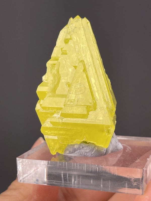 Front view of sulfur crystal specimen, 11×10×15 mm, Tengchong