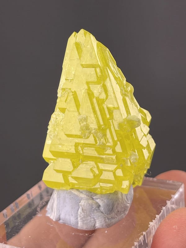 Angled view of Tengchong sulfur crystals highlighting sharp forms