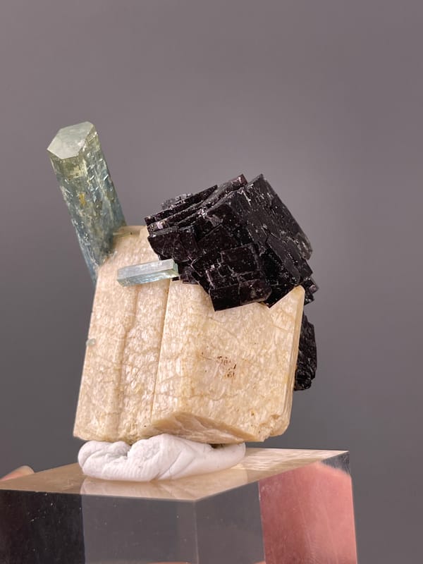 Aquamarine specimen defined by visible pale-blue beryl crossing black schorl