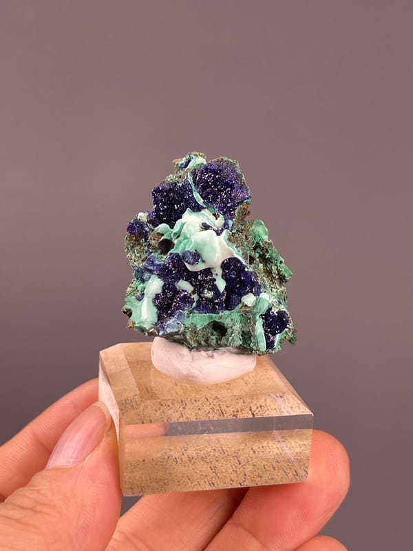 Azurite from Anhui, China: whole upright copper-mineral association.